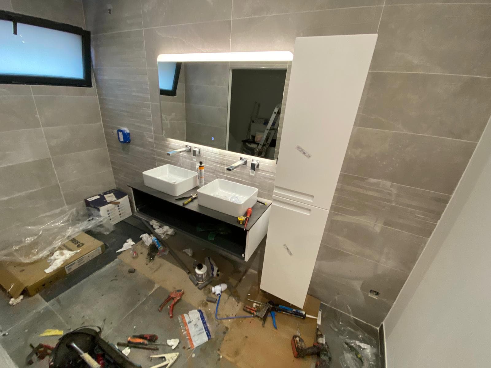 Installation plomberie salle de bain double vasque Montpellier – ECS