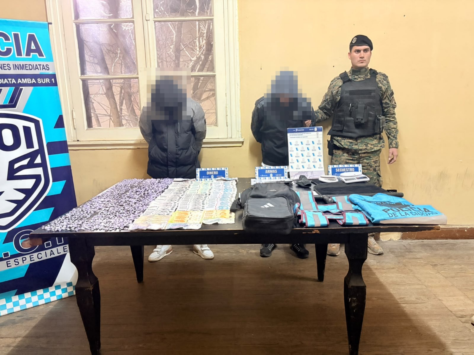 En este momento estás viendo Quilmes: cayeron dos hombres con más de mil dosis de cocaína y una pistola de guerra