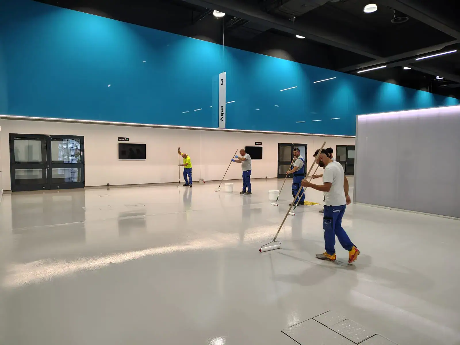 Mapefloor Finish 59 W+finitura trasparente: finitura poliuretanica alifatica bicomponente colorata per il ripristino delle superfici del Centro Congressi MiCo di Fiera Milano