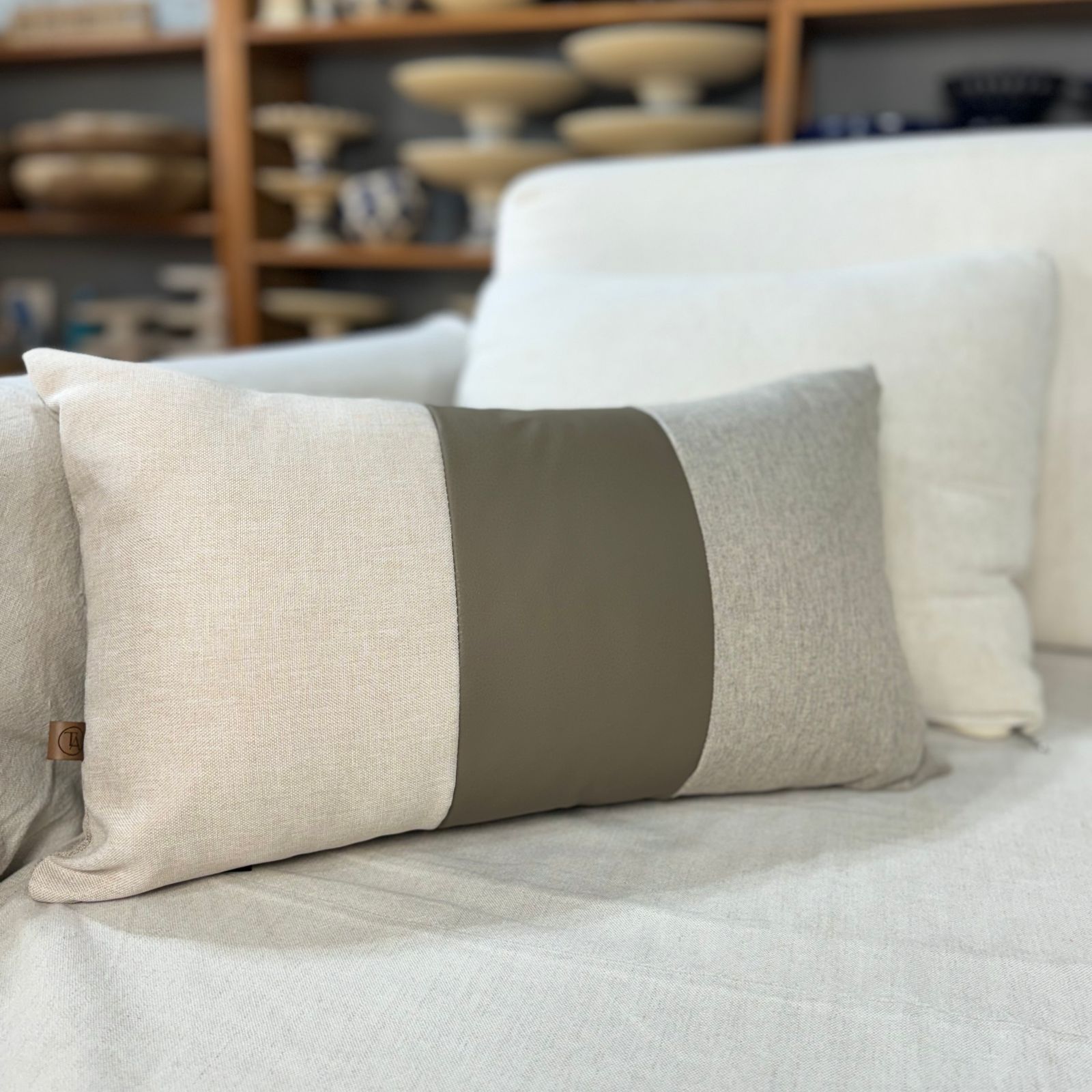 ALMOFADA 3 CORES LINHO E COURO FENDI RETANGULAR
