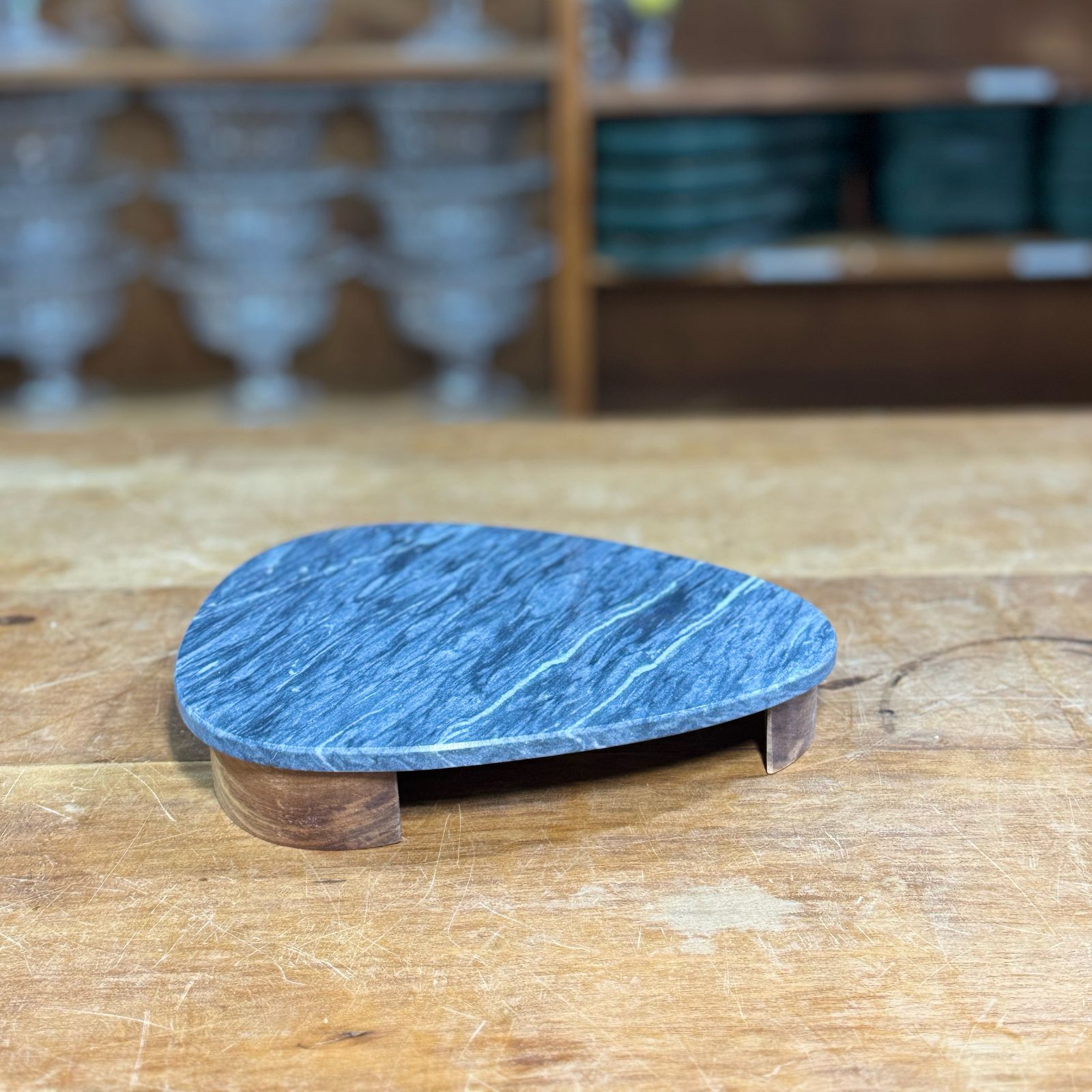 MINI MESA ORGANICA MARMORE CINZA