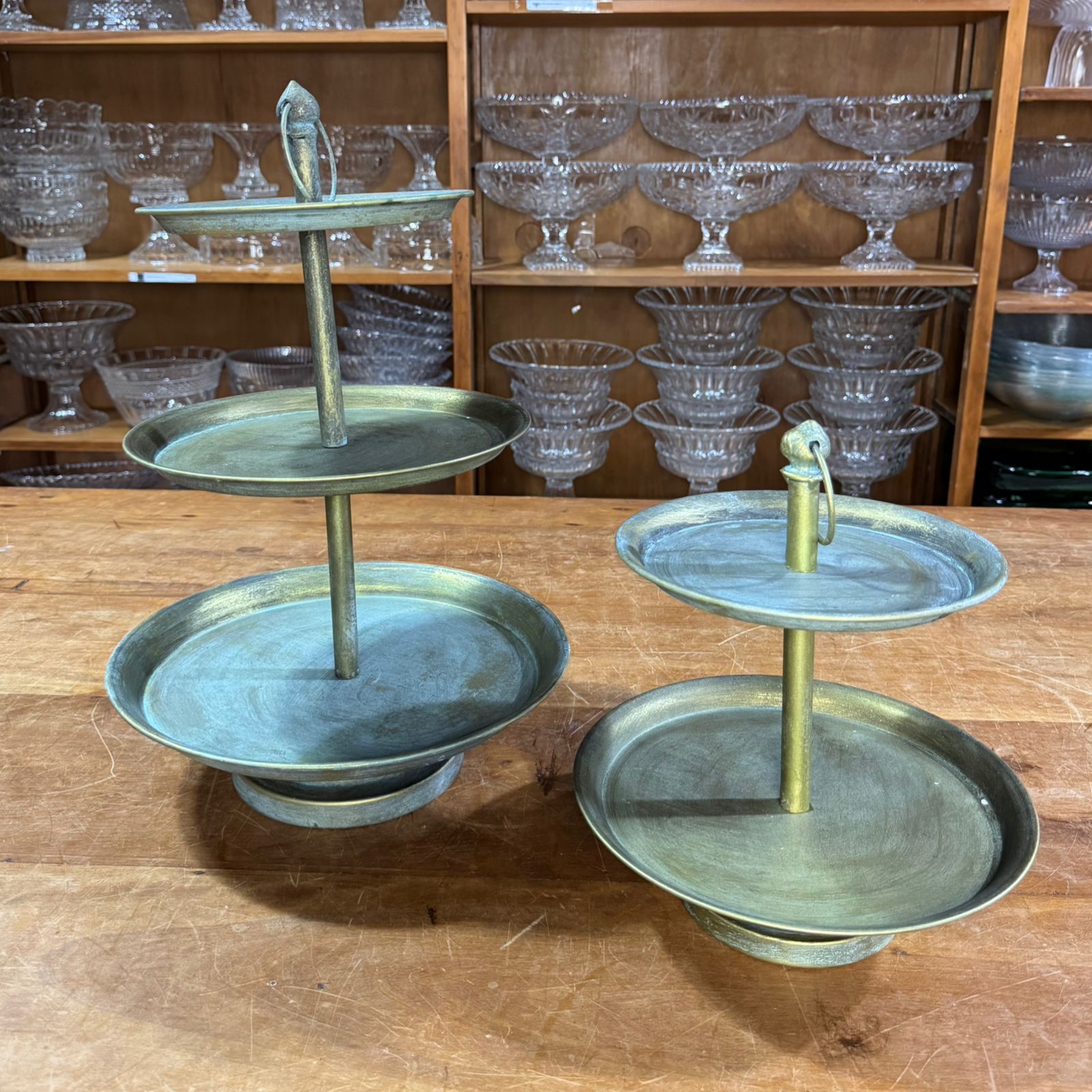 PORTA DOCE 3 ANDARES METAL DOURADO