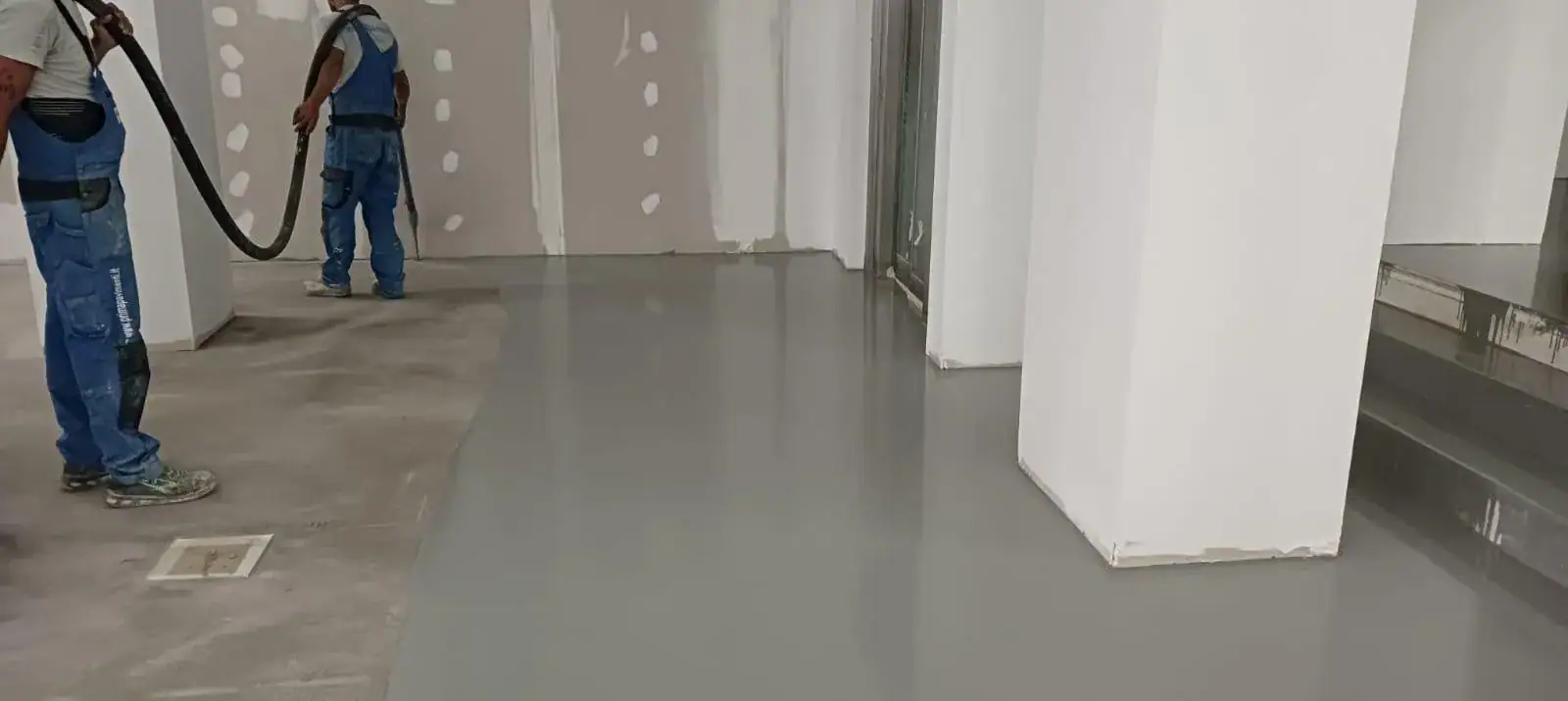 Pavimenti decorativi area vendita Footlocker Marsiglia