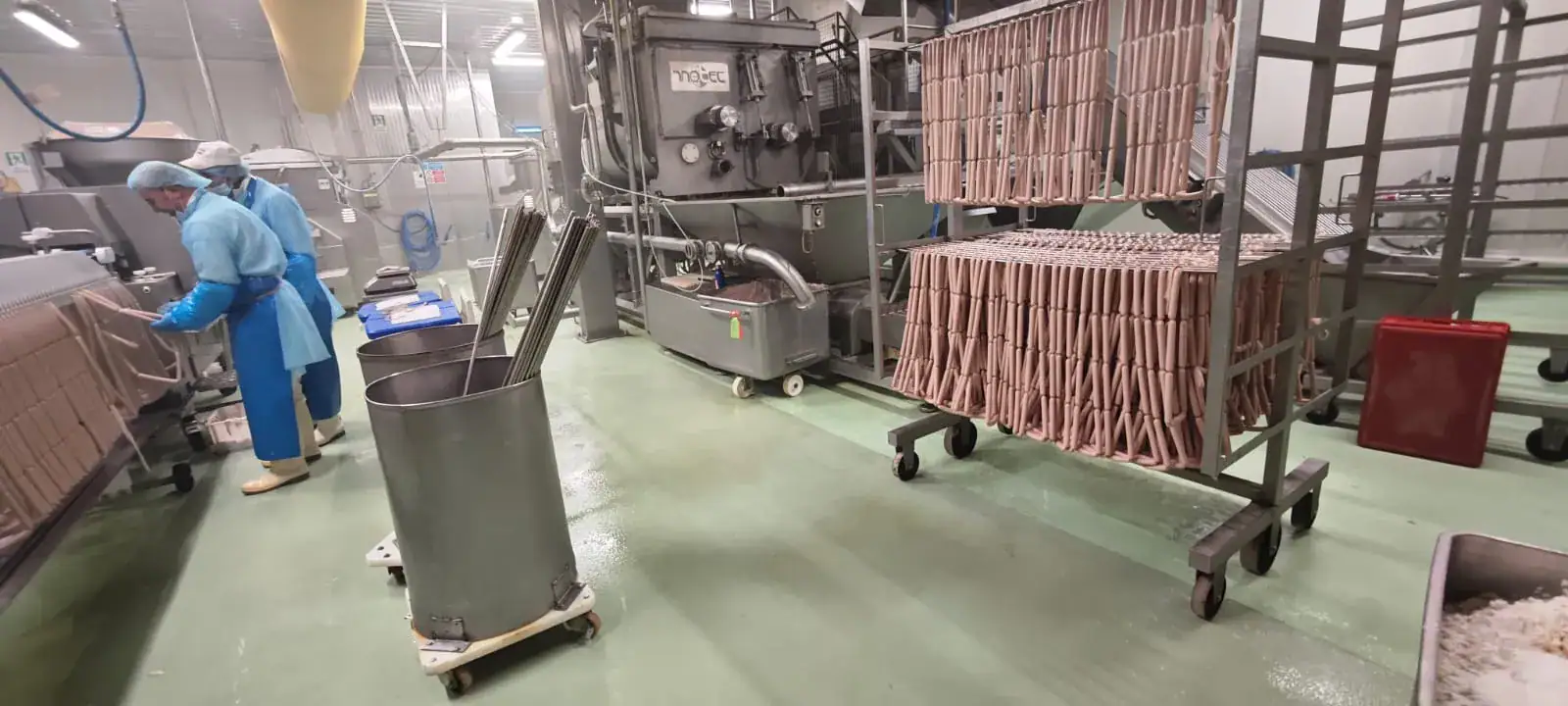 Salumificio Scarlino- Sistema di pavimentazione in cemento poliuretanico, autolivellante, sabbia di quarzo, resina
