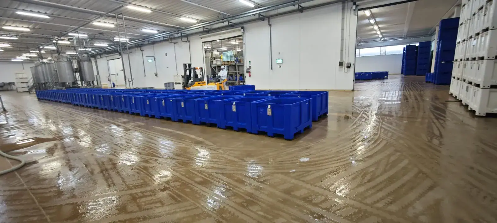 Pavimento in poliuretano cemento per industria agroalimentare, area produzione e magazzino