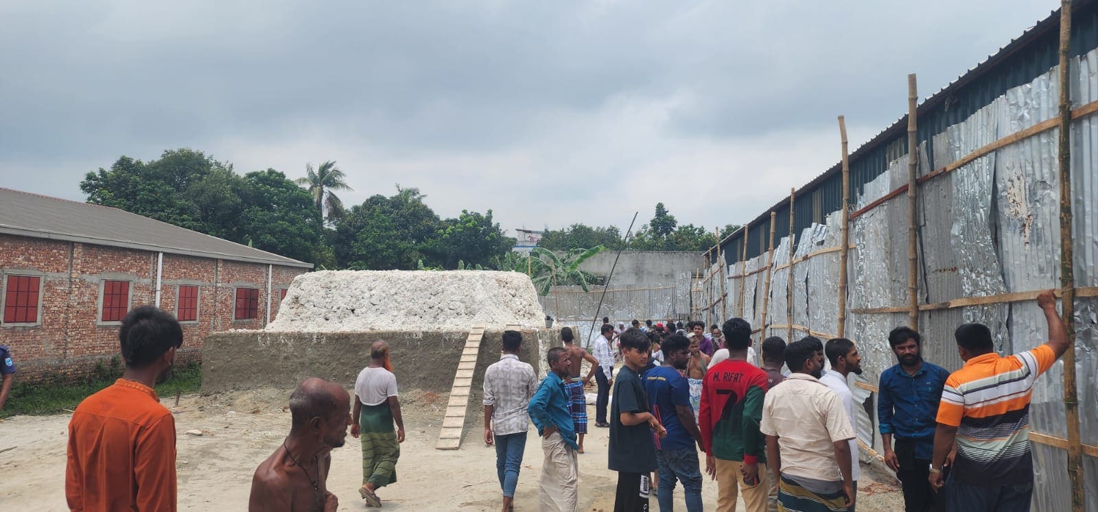 নরসিংদীতে অবৈধ গ্যাস সংযোগে পরিচালিত চুনের ফ্যাক্টরি উচ্ছেদ, জরিমানা ১ লাখ ৭০ হাজার টাকা