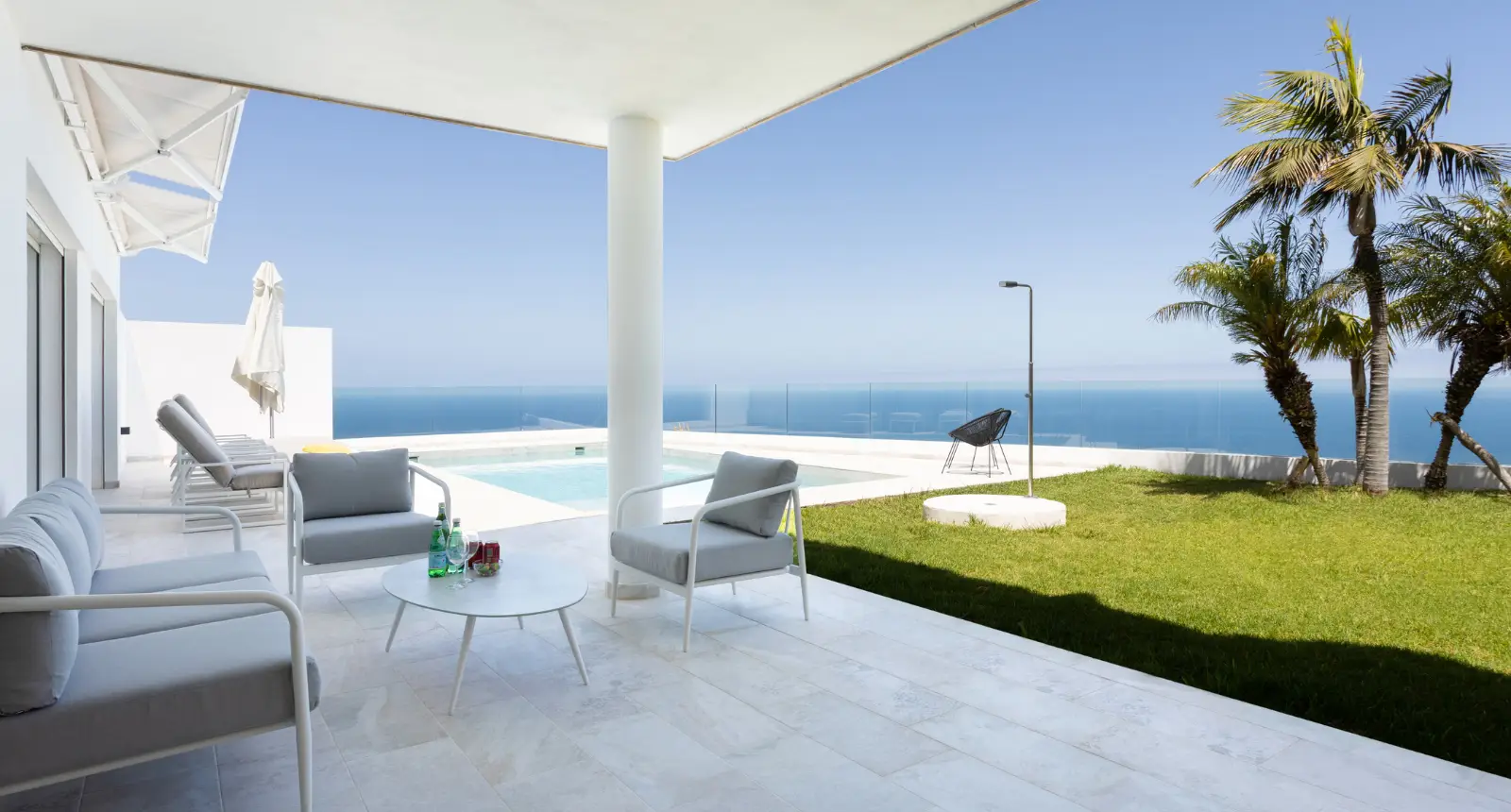Spacious garden and swimming pool with views in a luxury villa in Tenerife Property management