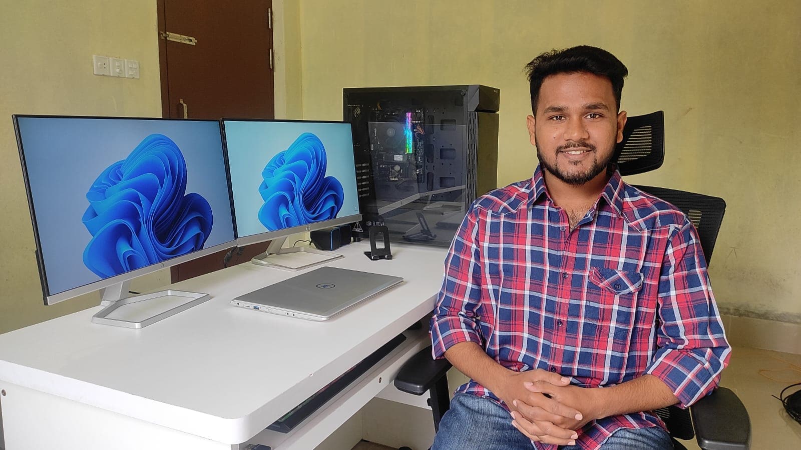 ফ্রিল্যান্সার ওয়াহিদ ইসলামের মাসিক আয় এখন ২ লাখ টাকা