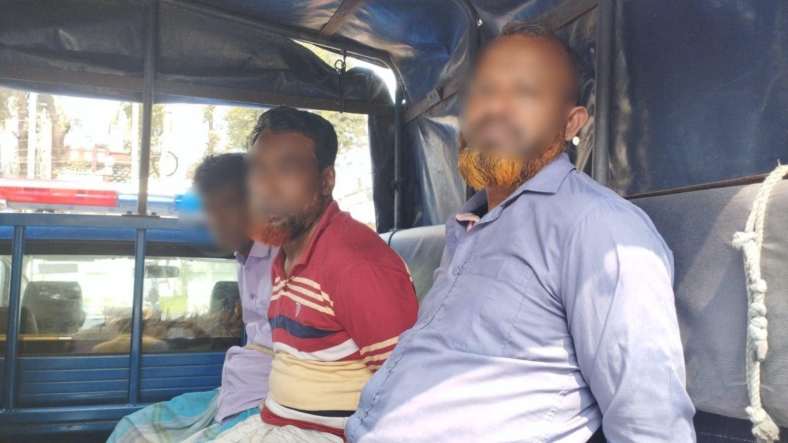 দুই সহযোগী সহ অটোরিক্সা ছিনতাই করার লক্ষ্যে বন্ধুকে খুন, আটক ০৩, ছিনতাইকৃত অটোরিক্সা এবং হত্যাকান্ডে ব্যবহৃত ছুরি উদ্ধার
