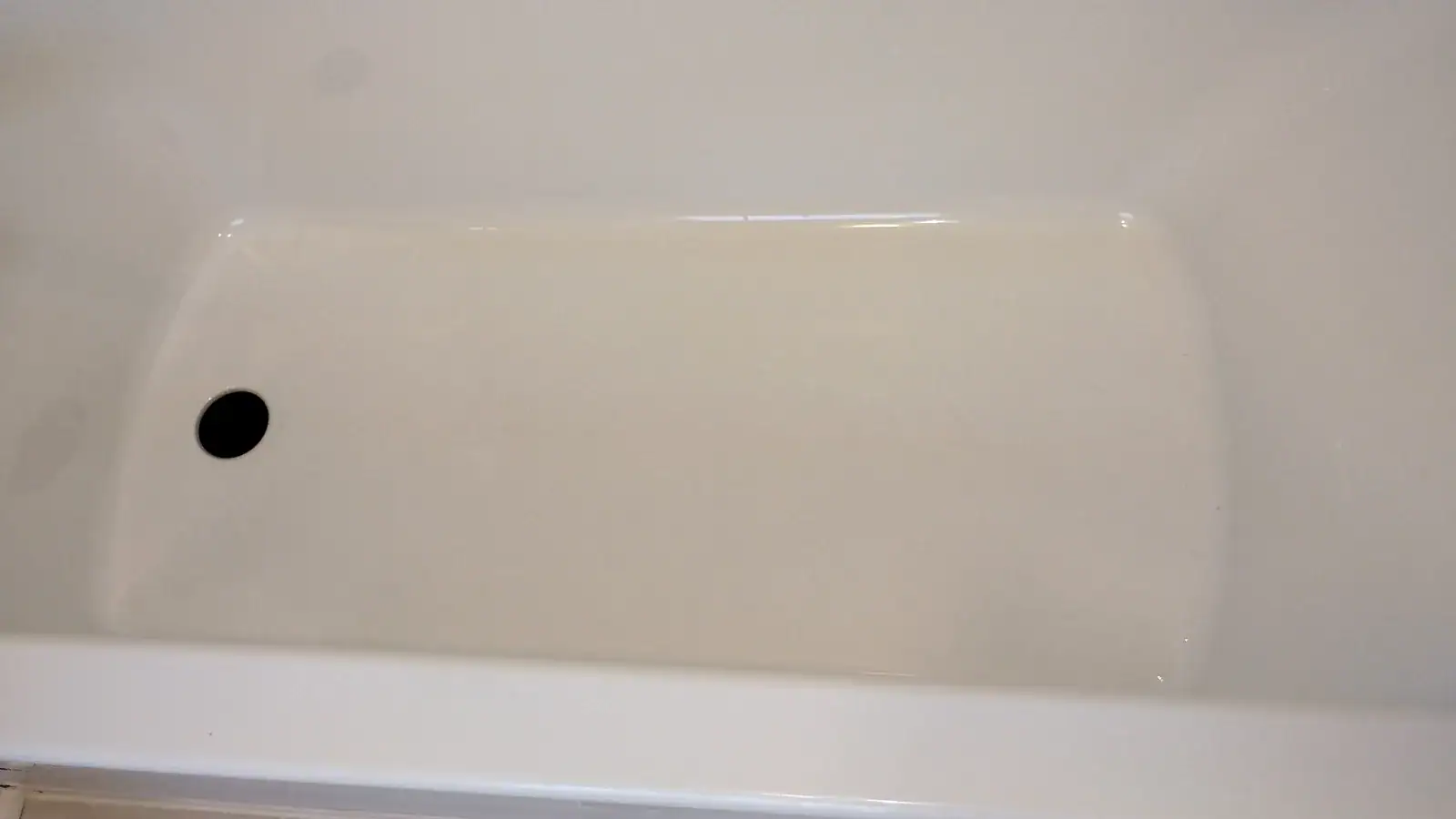 Interior Cleaning Projects Clean bathtub after DSS Cleaning prepared a Hollywood, SC home for showing