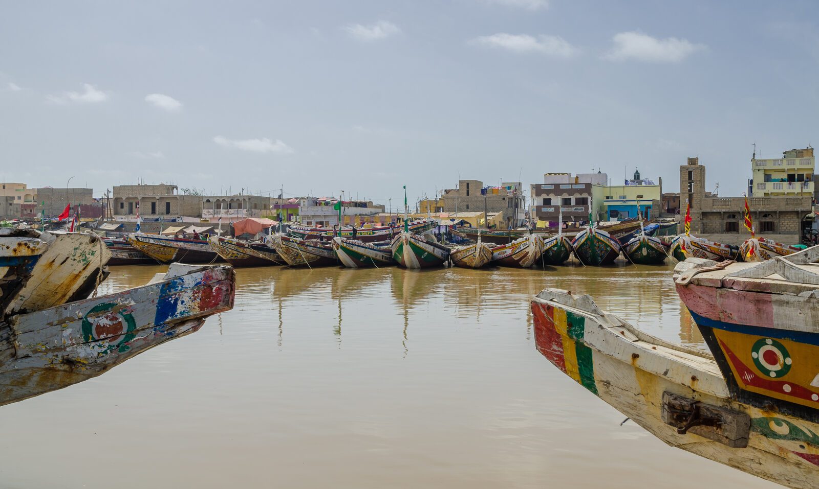 Saint louis pirogues colorees, Sénégal