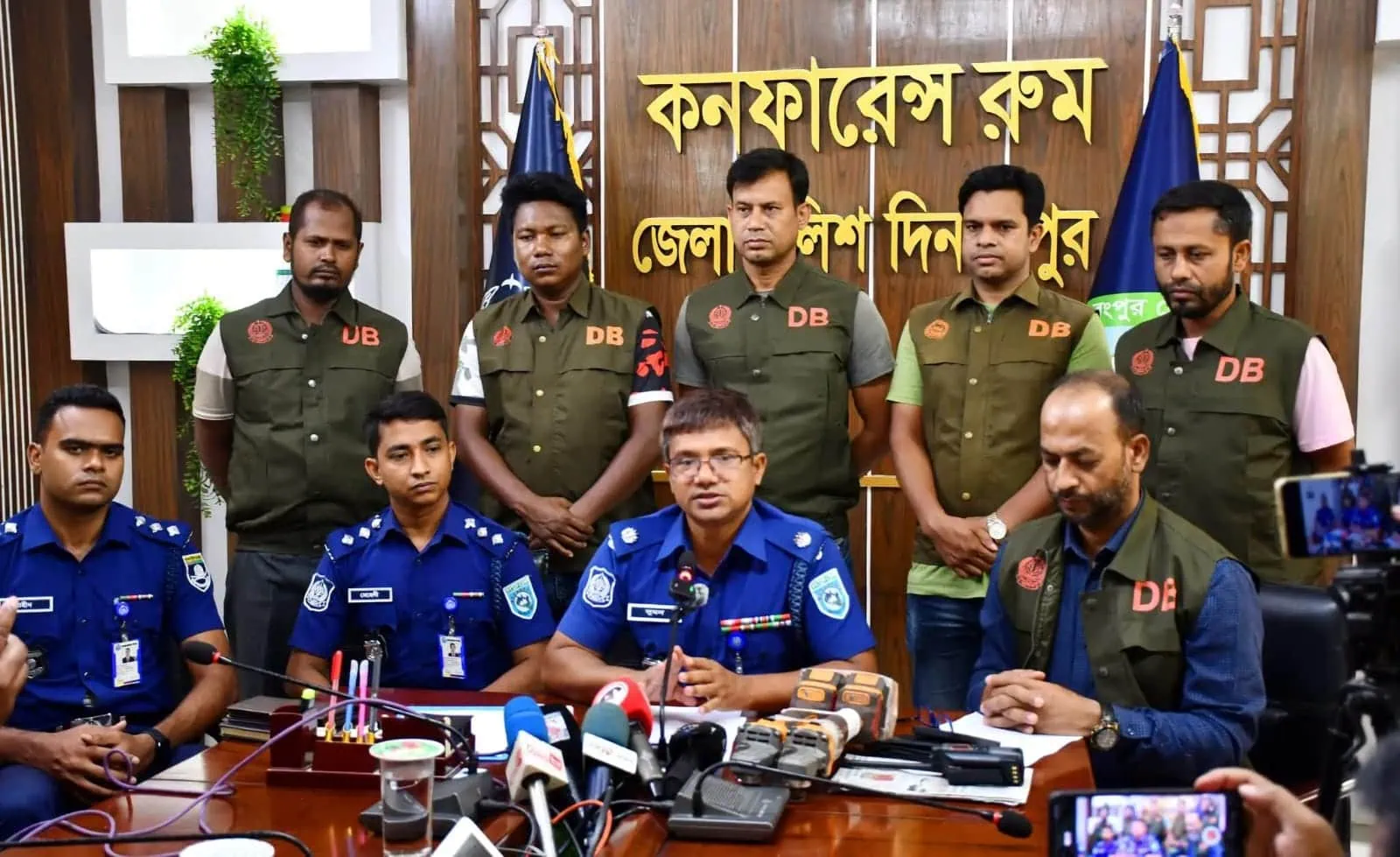 আন্তঃজেলা ডাকাত দলের ৪ সদস্য গ্রেফতার, ডাকাতির সরঞ্জাম ও পিকআপ উদ্ধার