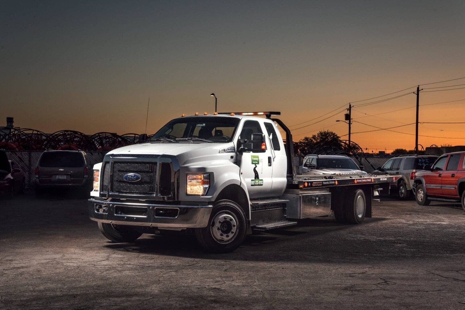 Freeway Towing & Storage flatbed tow truck providing professional towing service in Phoenix, Arizona