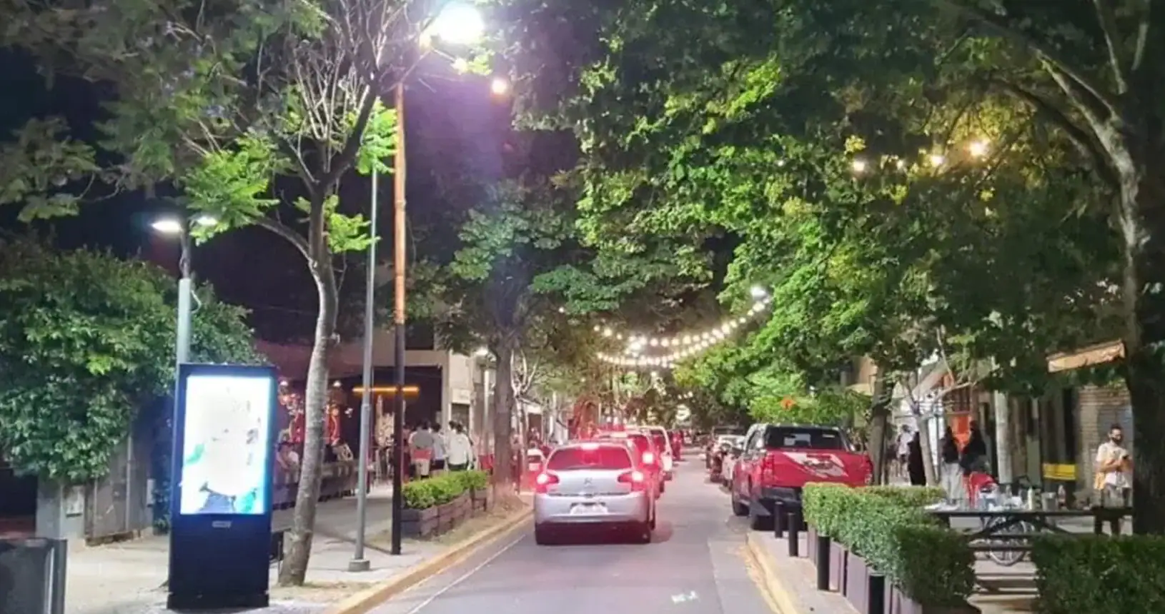 Paseo comercial cantilo