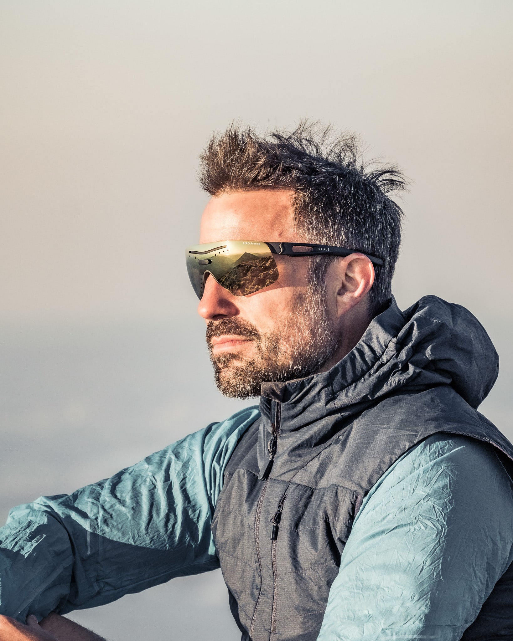 AERO-Running-Gold_1 Mann mit SIOLS Sportbrille