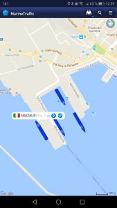 ...die liegt im Hafen von Catania auf Sizilien.