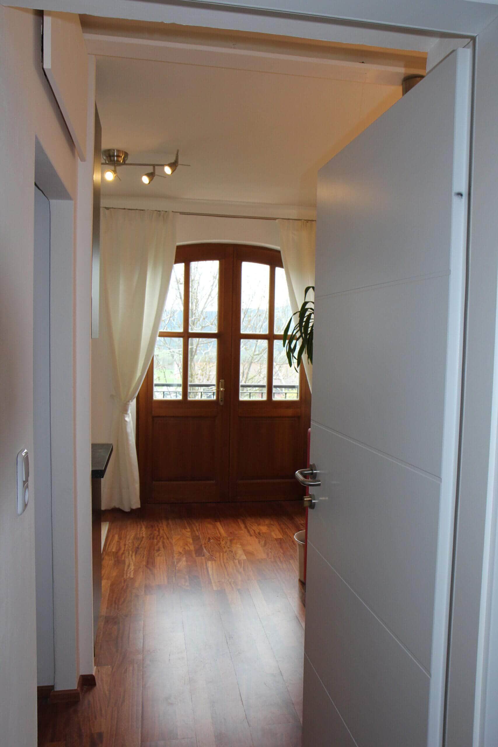 Secondary residence countryside apartment top 3. Entrance door.