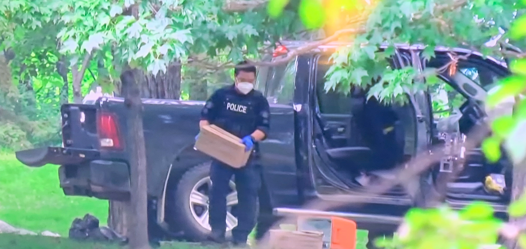 Armed man arrested outside Rideau Hall at 1 Sussex Drive