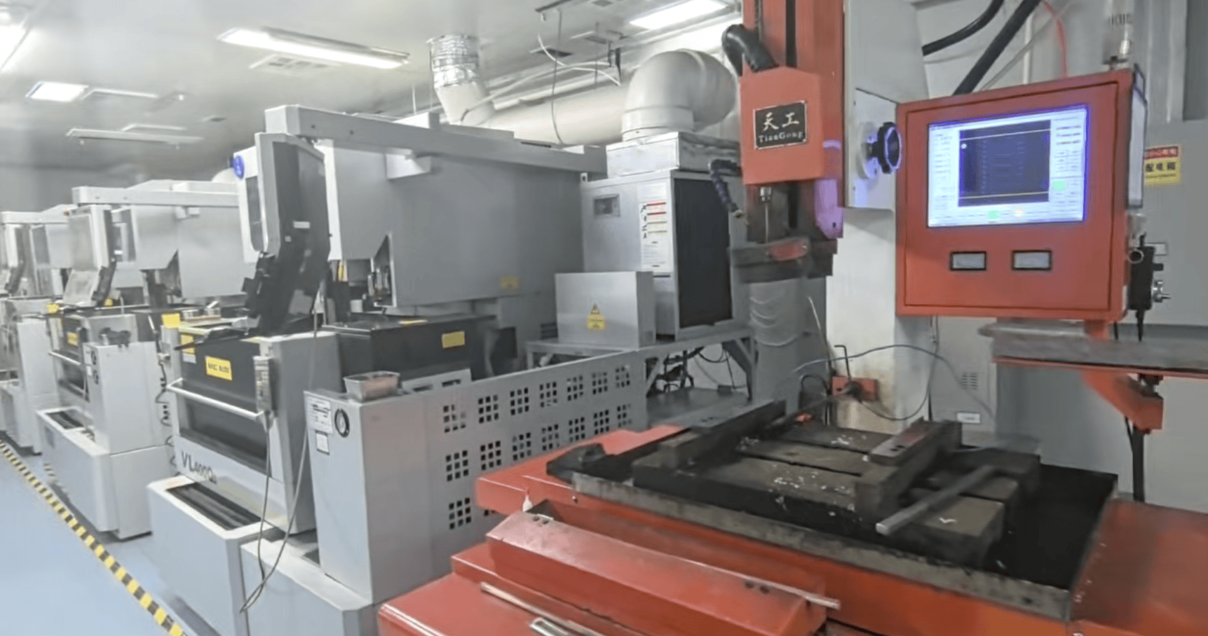 SunAura multi-axis CNC machining center - batch producing shafts and transmission components for packaging machine