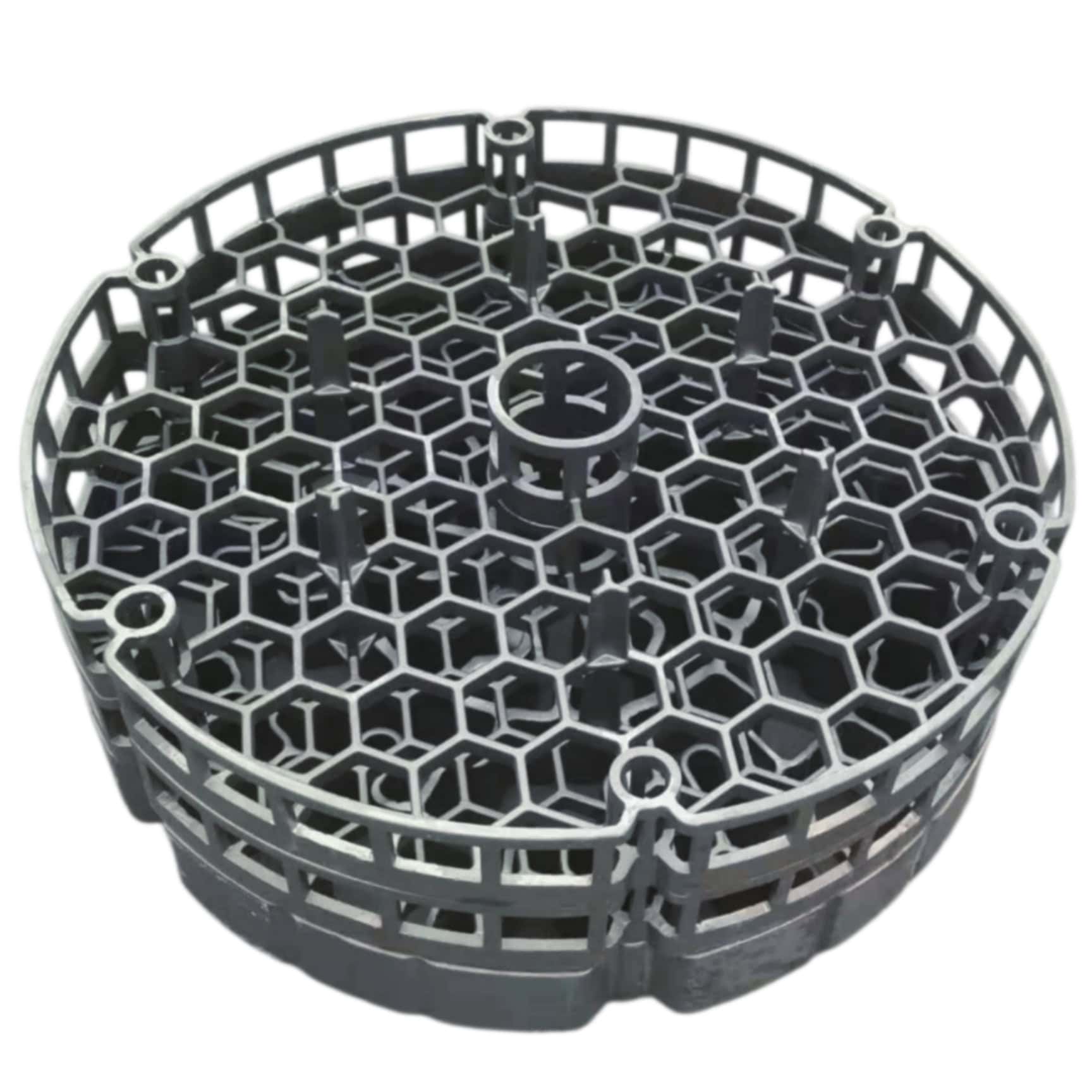 Round heat treatment basket with a honeycomb base and raised sidewall