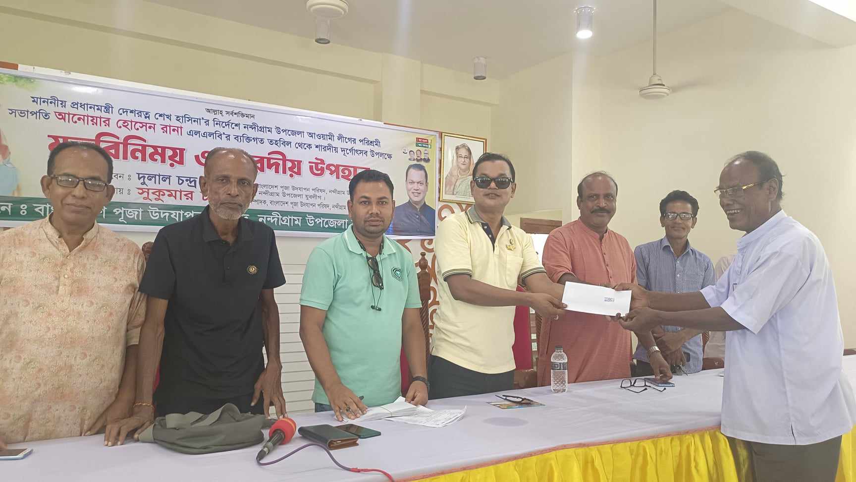 নন্দীগ্রামে দুর্গাপূজা উপলক্ষে মতবিনিময় ও আর্থিক সহায়তা প্রদান