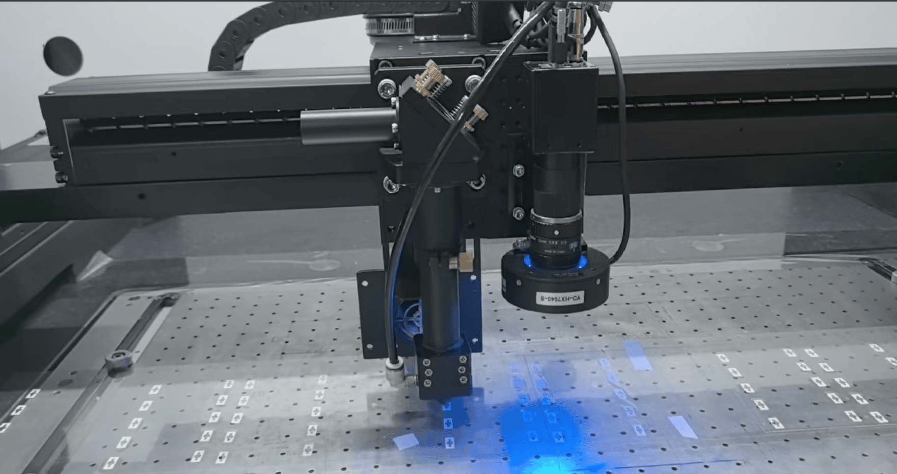 SunAura CNC vision positioning equipment - high tolerance machining for sealing machine assembly