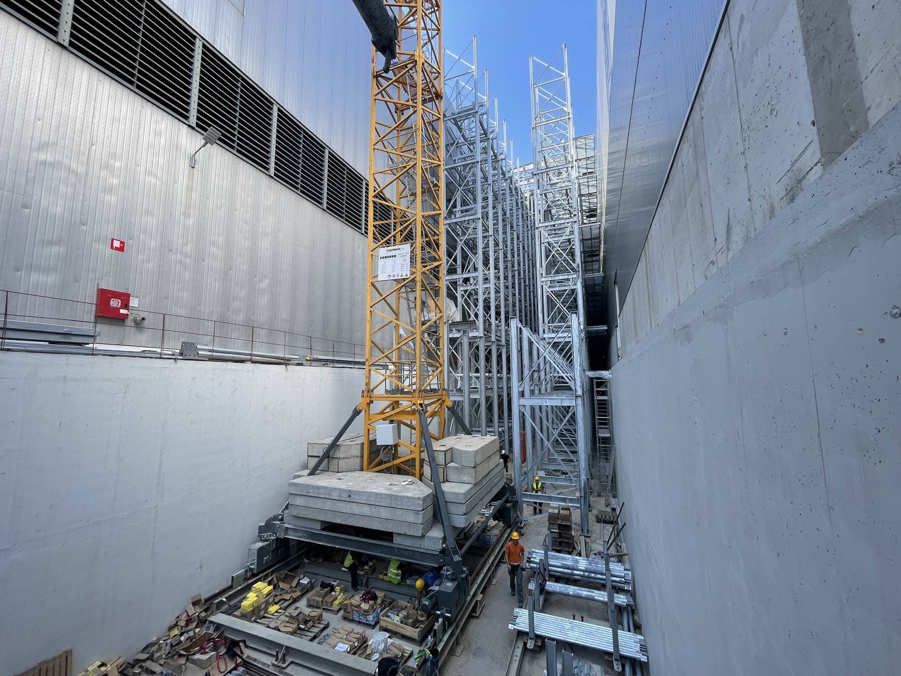 Steel frame structures for skyscrapers