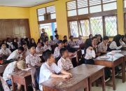 Babinsa Koramil 1710-03/Kuala Kencana Berikan Materi Matematika Dengan Metode Gasing Kepada Siswa-Siswi SMPN 3 Mimika