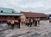 Tanamkan Disiplin Sejak Dini, Babinsa Koramil Mapurujaya Latih PBB Siswa Sekolah Dasar