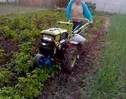окучник в виде плужка
