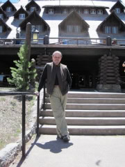 Yellowstone Lodge