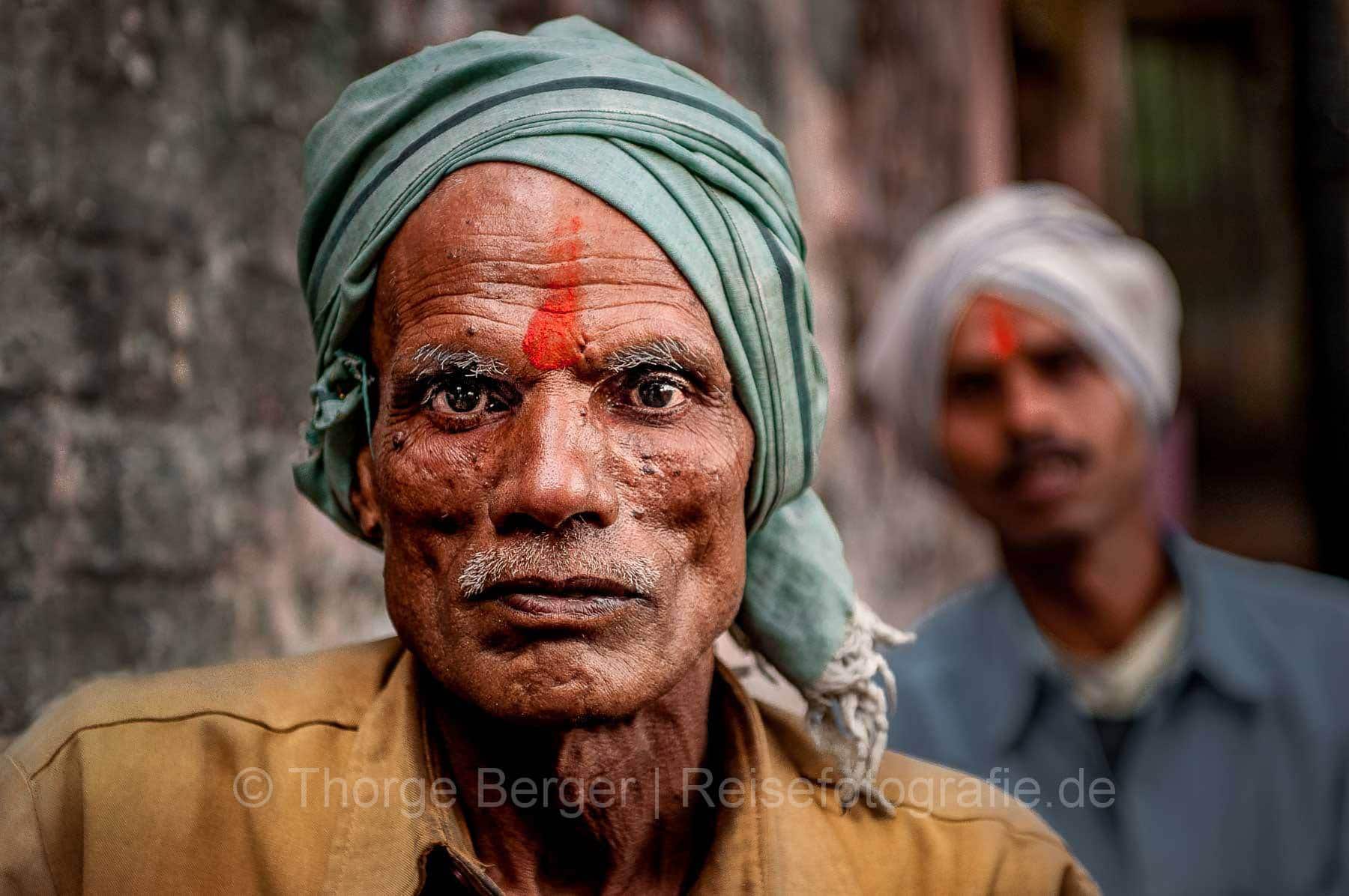 Pilger mit Tilak auf der Kumbh Mela in Haridwar 2010