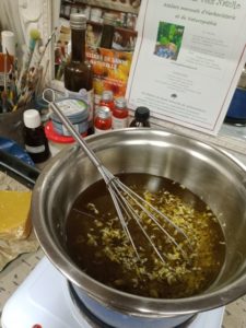 Bain-Marie-huiles-et-corps-gras - Ateliers de naturopathie à Mouans-Sartoux