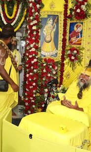 राष्ट्रपति द्रौपदी मुर्मू ने वृंदावन में संत प्रेमानंद महाराज से भेट कर लिया आशीर्वाद