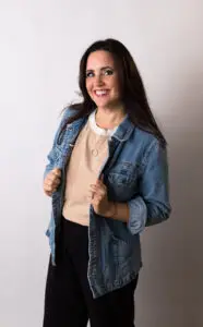 013A2703 - Jaydee Sheppard Real Estate Jaydee Sheppard, Realtor in Lincoln, Rocklin, Roseville, and Granite Bay, smiling in casual denim jacket portrait