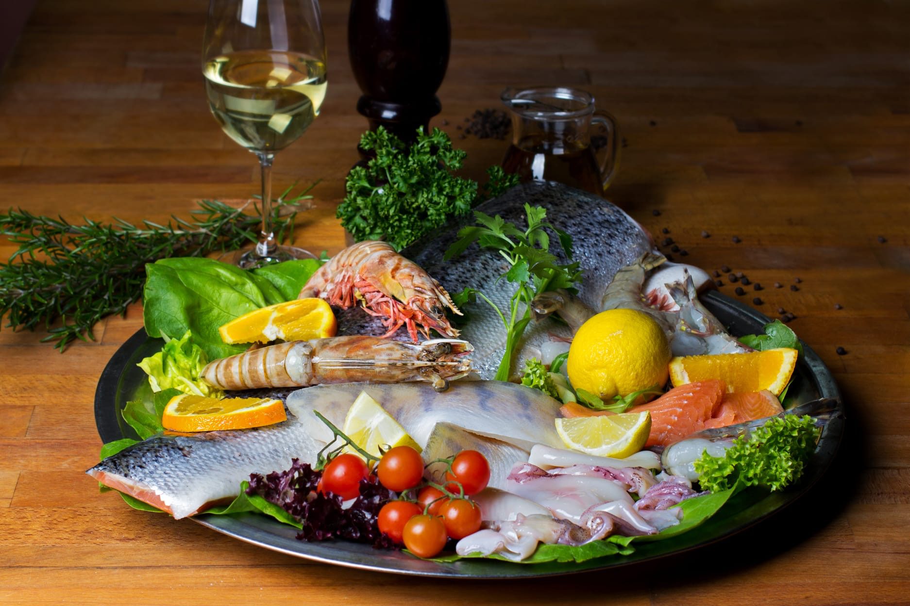 Fisch Catering auf Teller von Eventsolutions Augsburg auf Gala Abend Augsburg