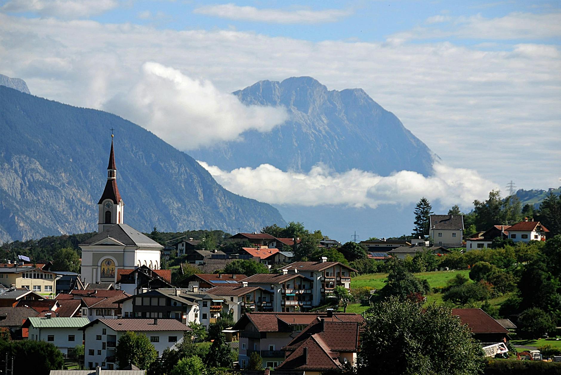 city near the mountain photography