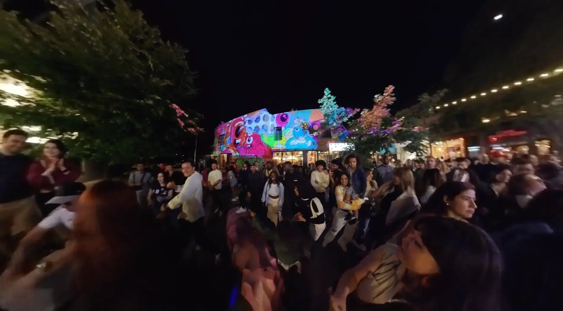 projection mapping street art Montreal night installation MAPPLIGHTS