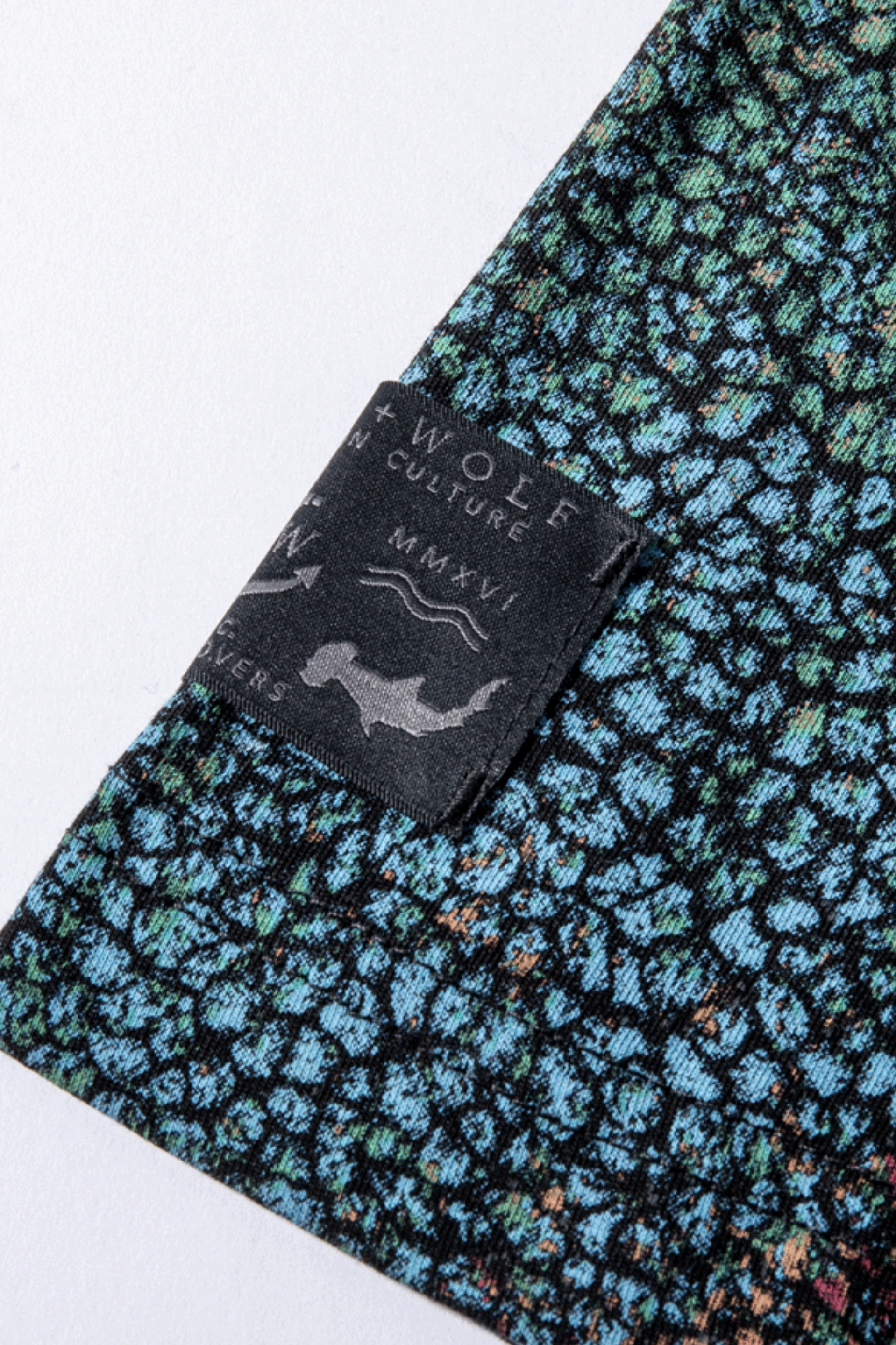 Detalle camiseta piel iguana de colores hombre 3 copy