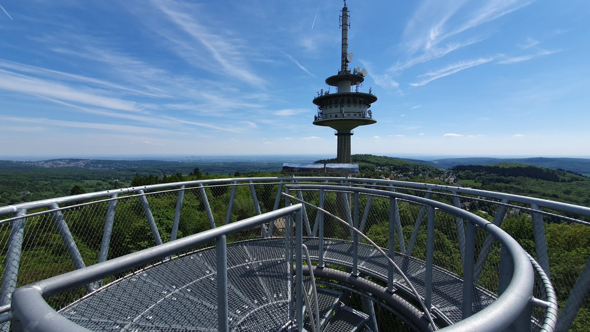 Der neue Atzelbergturm im Taunus