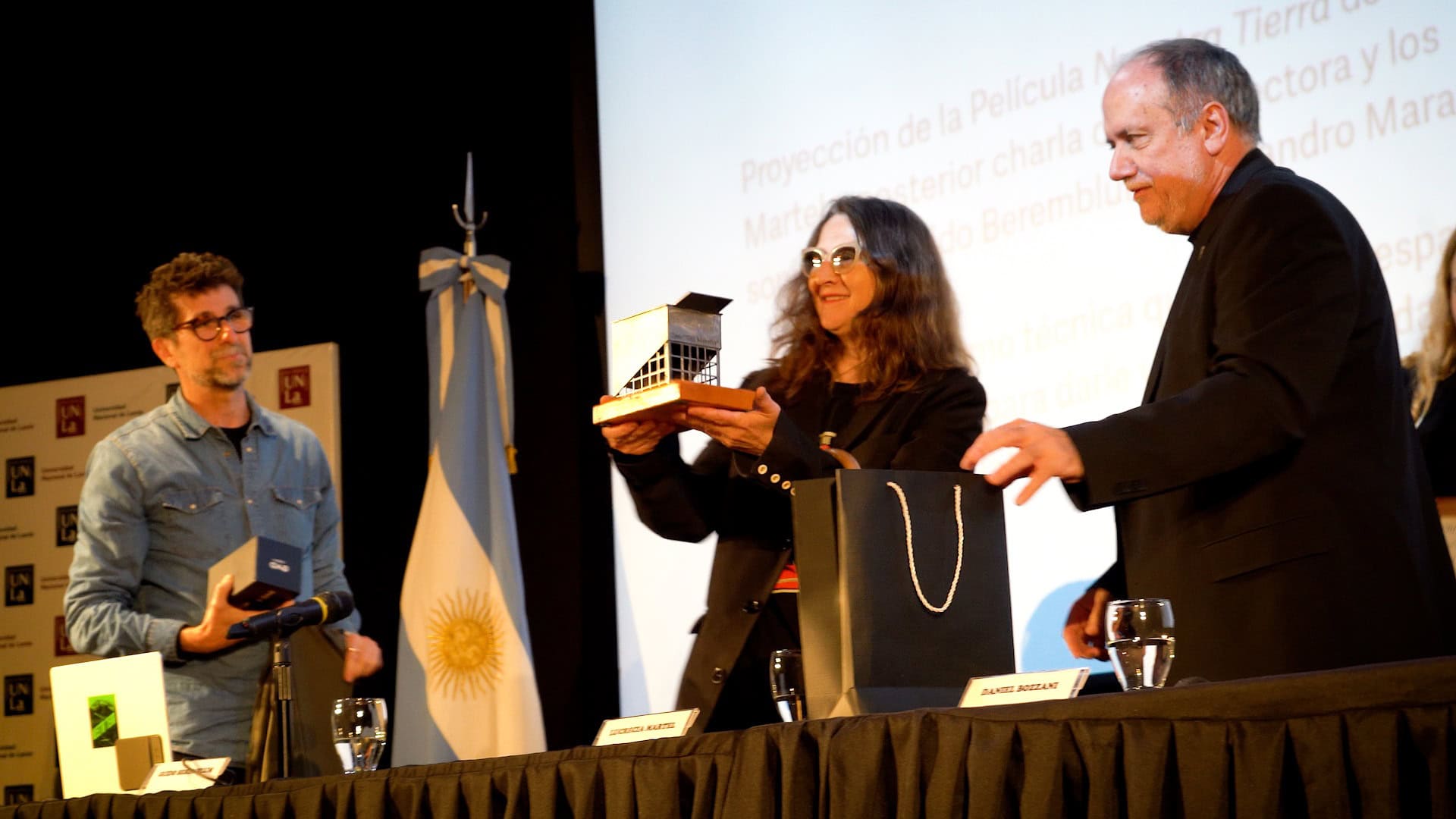 En este momento estás viendo La UNLa distinguió a Lucrecia Martel con el Premio a la Cultura y el Arte «Ana Jaramillo»