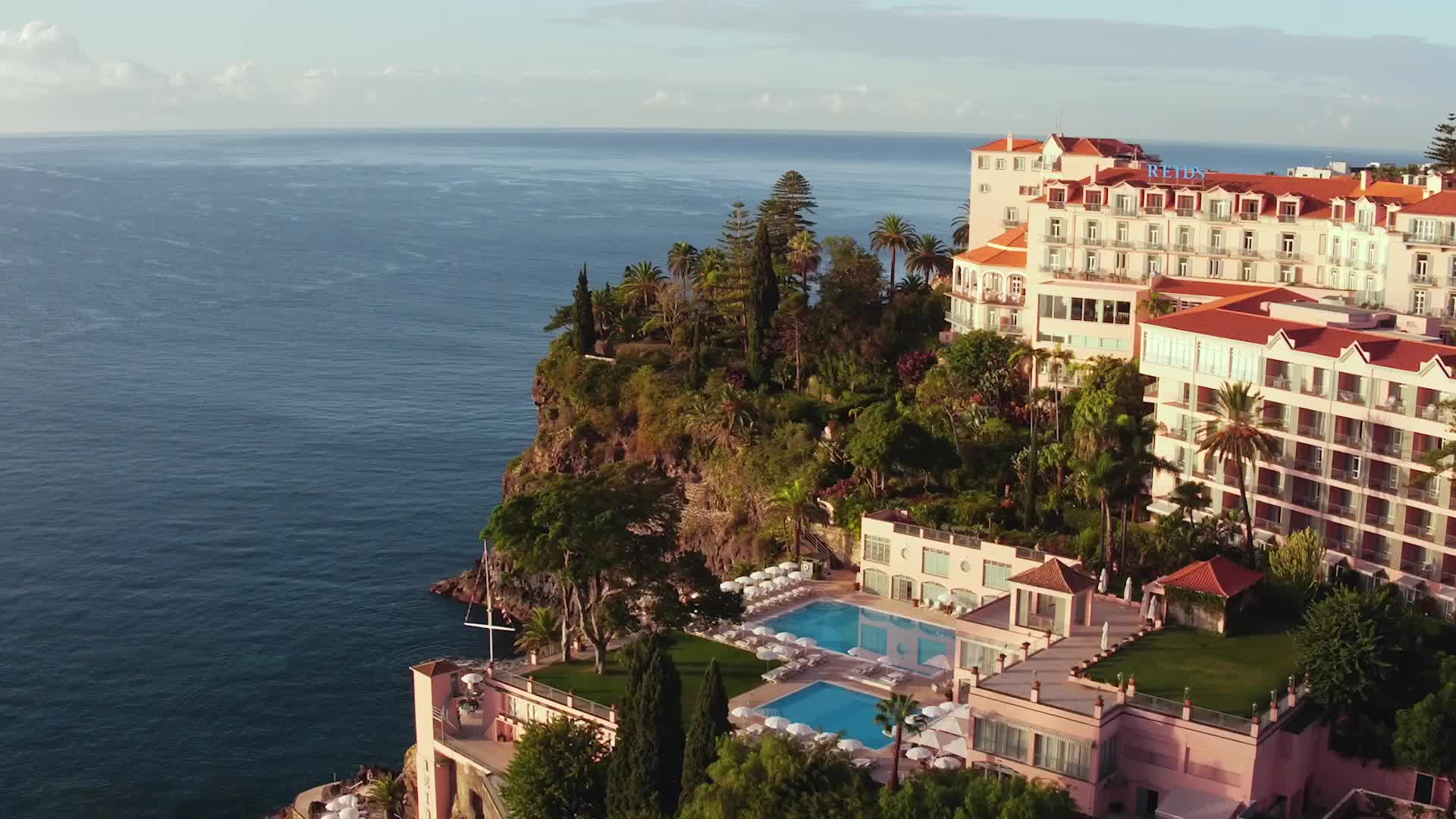 Belmond Reid's Palace Onboards with Kitchen CUT