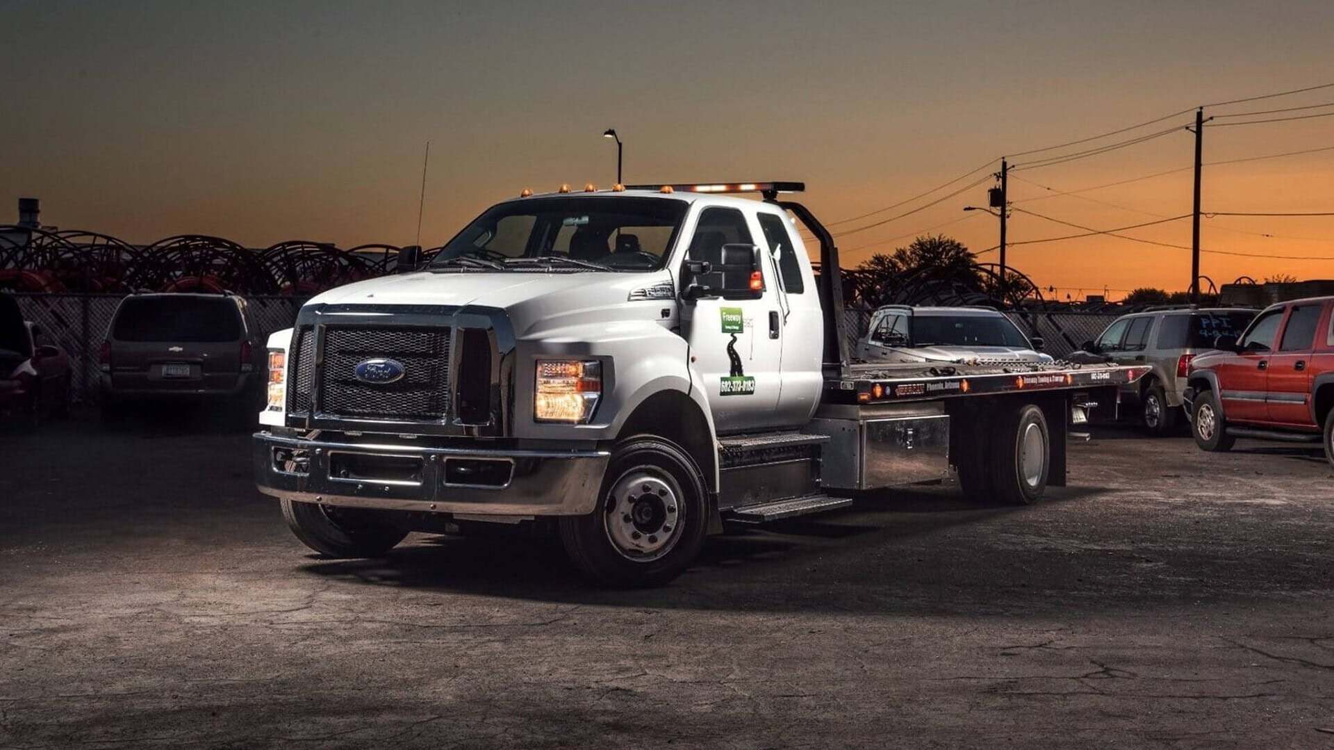 24/7 tow truck service in Phoenix AZ — Freeway Towing and Storage flatbed
