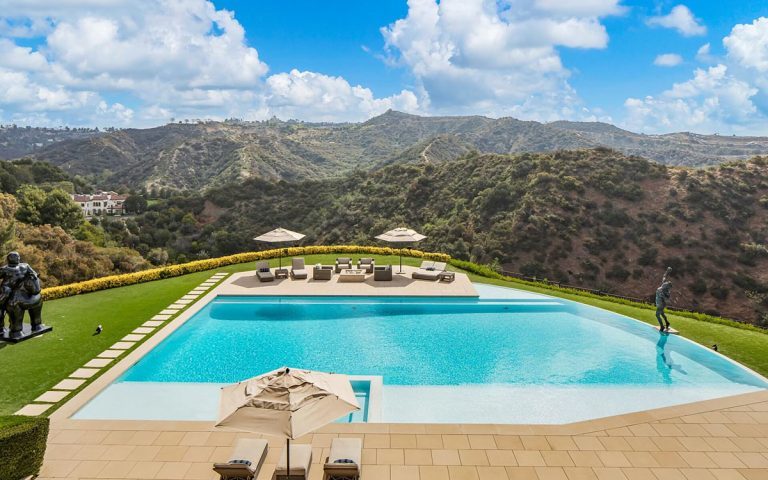 15 Celebrities With The Most Expensive Houses_12 15 celebrities with the most expensive houses 15 Celebrities With The Most Expensive Houses 15 Celebrities With The Most Expensive Houses 10 768x480