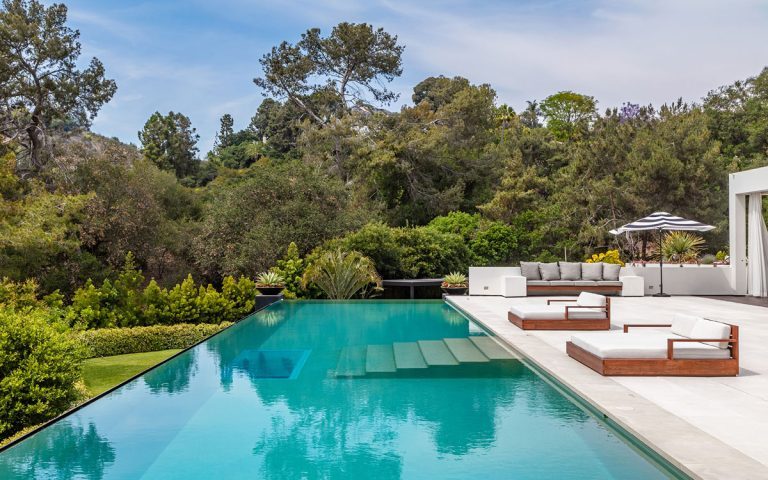 15 Celebrities With The Most Expensive Houses_14 15 celebrities with the most expensive houses 15 Celebrities With The Most Expensive Houses 15 Celebrities With The Most Expensive Houses 15 768x480