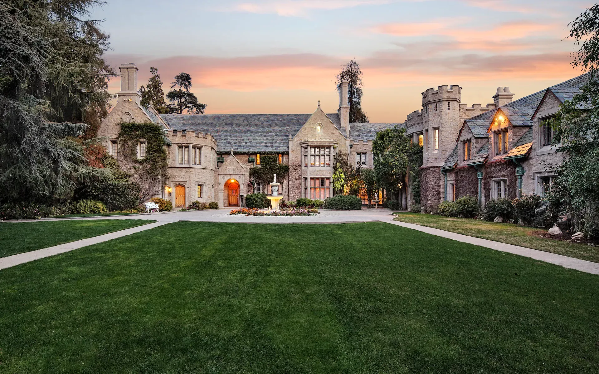 15 Celebrities With The Most Expensive Houses_7 15 celebrities with the most expensive houses 15 Celebrities With The Most Expensive Houses 15 Celebrities With The Most Expensive Houses 4 1920x1200