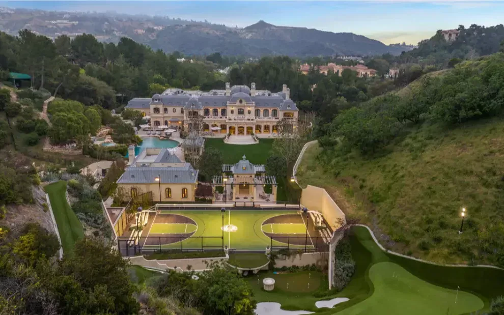 15 Celebrities With The Most Expensive Houses_1 15 celebrities with the most expensive houses 15 Celebrities With The Most Expensive Houses 15 Celebrities With The Most Expensive Houses 1 990x619