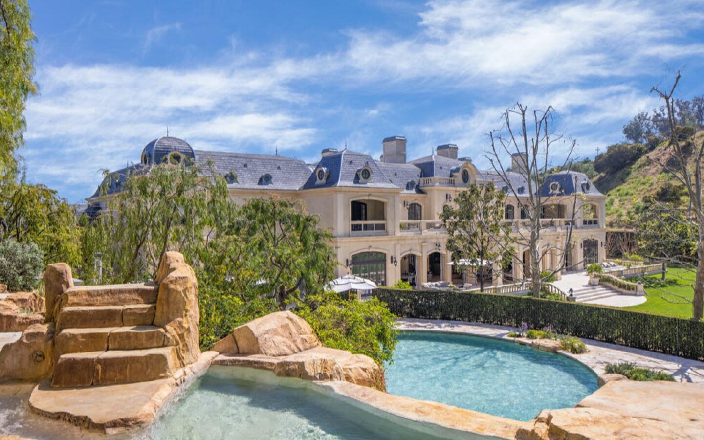 15 Celebrities With The Most Expensive Houses_1 15 celebrities with the most expensive houses 15 Celebrities With The Most Expensive Houses 15 Celebrities With The Most Expensive Houses 12 1440x900