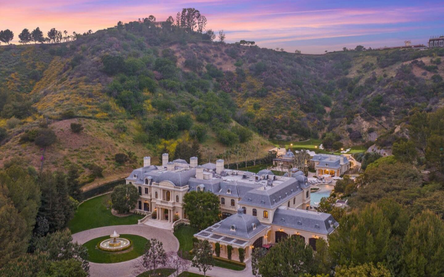 15 Celebrities With The Most Expensive Houses_1 15 celebrities with the most expensive houses 15 Celebrities With The Most Expensive Houses 15 Celebrities With The Most Expensive Houses 2 1440x900