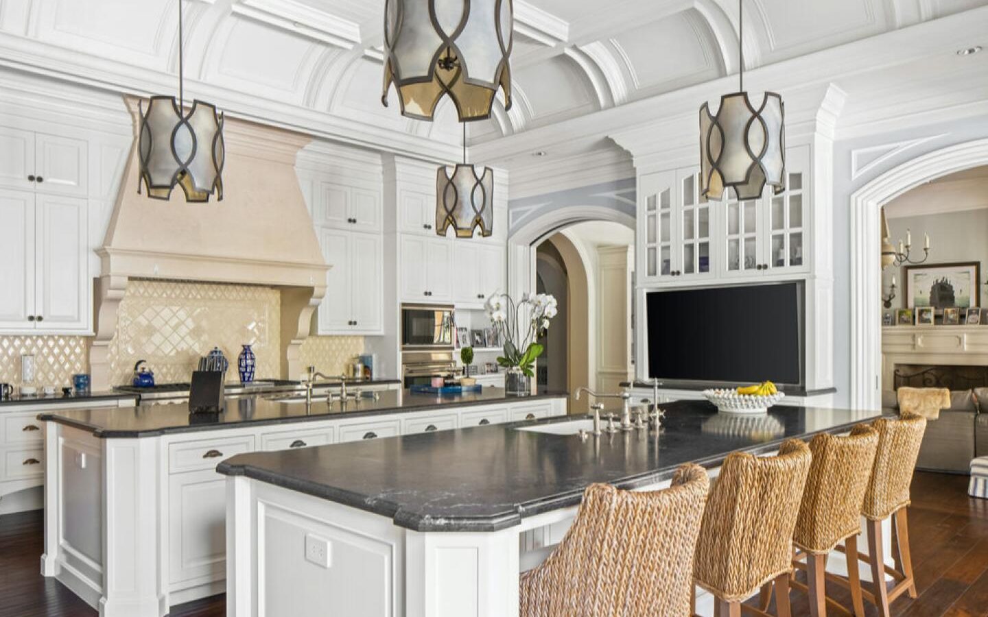 15 Celebrities With The Most Expensive Houses_1 15 celebrities with the most expensive houses 15 Celebrities With The Most Expensive Houses 15 Celebrities With The Most Expensive Houses 8 1440x900